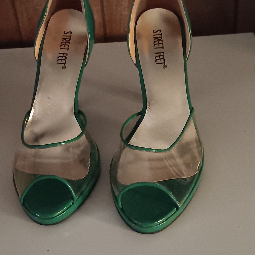 BRAND NEW!!! STREET FEET LADIES HEELED SANDALS. SIZE 9 M.